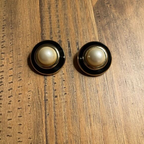 Ciner Vintage 1980s Faux Pearl Clip-back Earrings - Picture 11 of 11